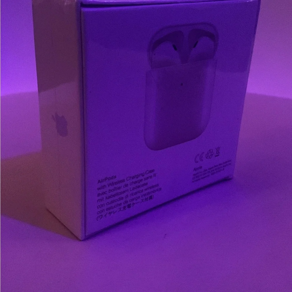 Sleek White Wireless Earbuds (pods)